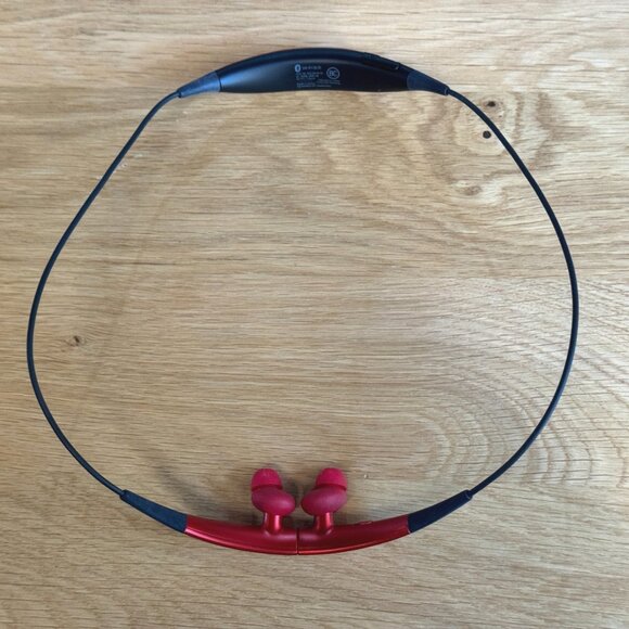 Samsung Gear Circle Wireless Headphones, Around the Neck Design, Red - Picture 4 of 16